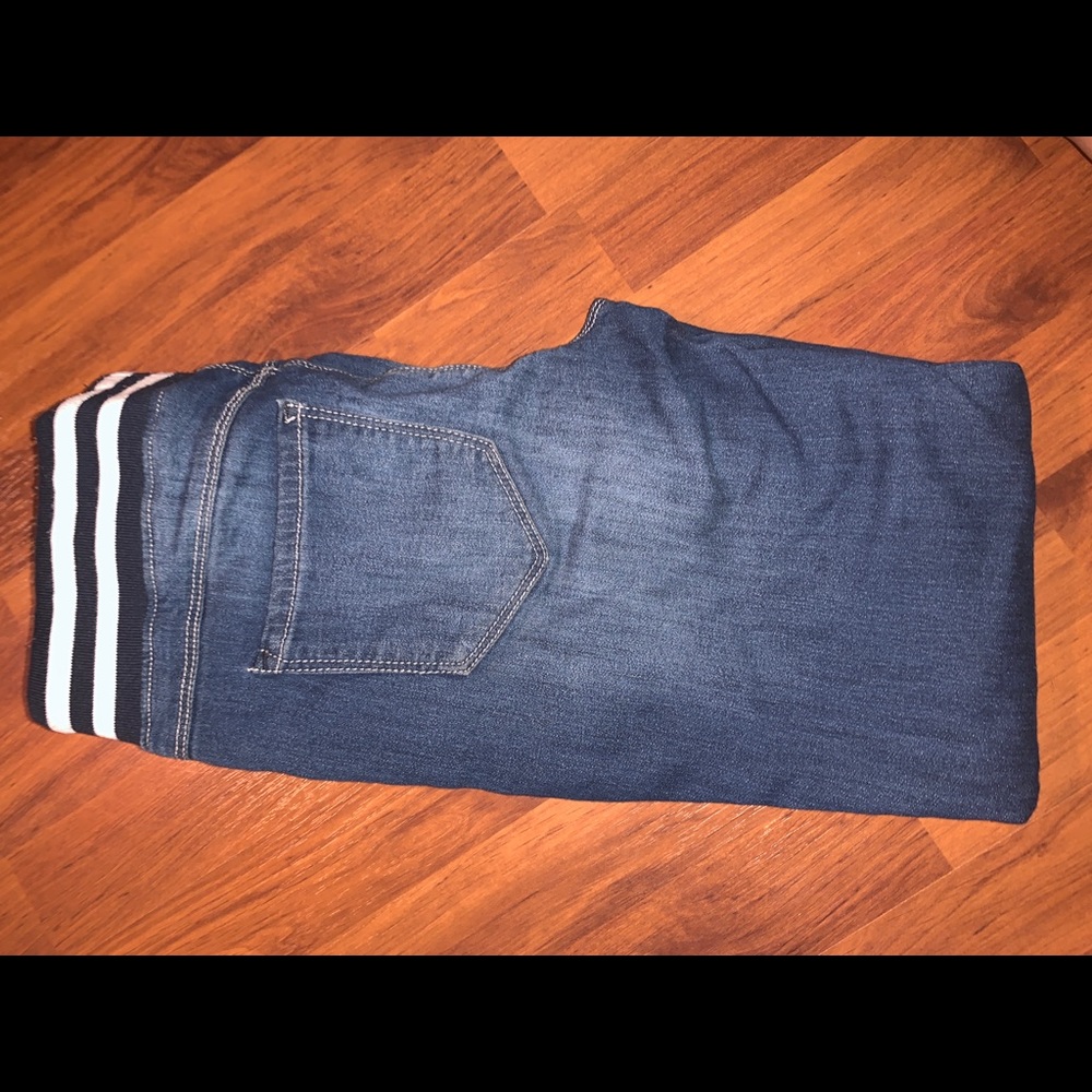 Jean Joggers - Picture 2 of 3
